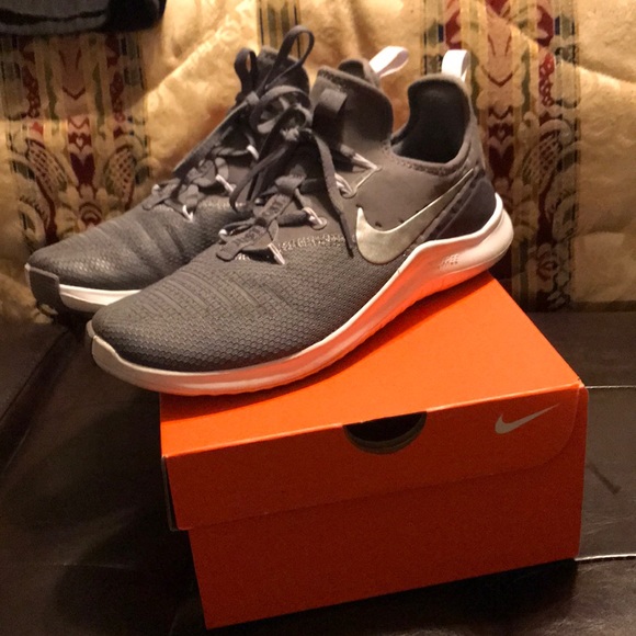 nike free tr8 gunsmoke